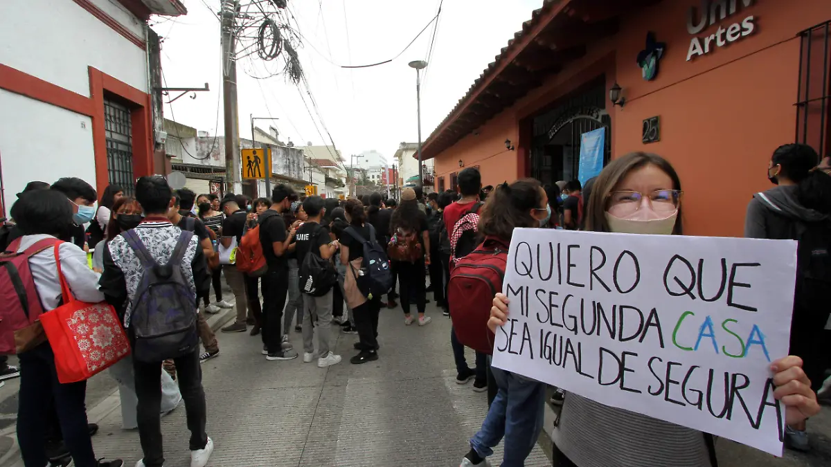 JE121020228279Marcha -Estudiantes